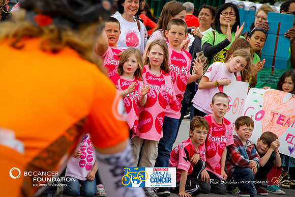 FINISH LINE-CREW VOLUNTEERS FRIENDS AND FAMILY  - 2012 RIDE TO CONQUER CANCER - BC Cancer Foundation - Photos by Ron Sombilon Photography-108-TEAM FINN-WEB