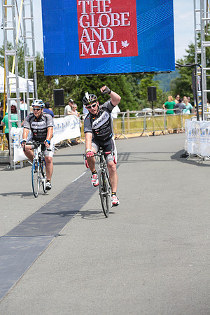 BRAINIACS - Finish Line –2013 RIDE TO CONQUER CANCER –BCCF – Ron Sombilon Photography-12