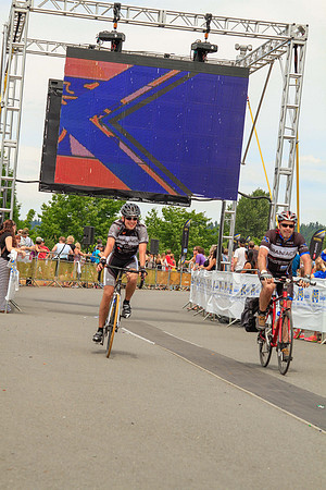 BRAINIACS - Finish Line –2013 RIDE TO CONQUER CANCER –BCCF – Ron Sombilon Photography-76