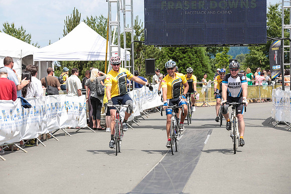 FINISH LINE - 2013 RTCC – Ron Sombilon Photography Team-300