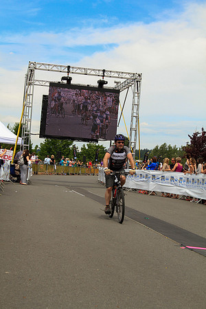 BRAINIACS - Finish Line –2013 RIDE TO CONQUER CANCER –BCCF – Ron Sombilon Photography-66