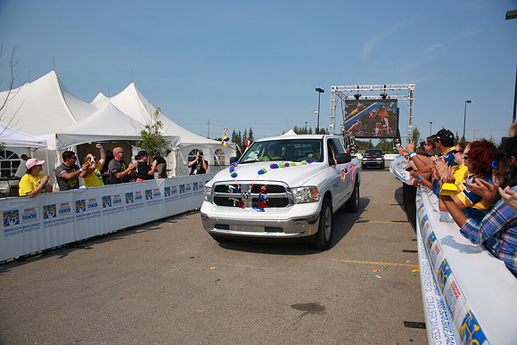 FINISH LINE – VOLUNTEERS-FAMILY-CREW  –ALBERTA RTCC 2013–  Sombilon Photography-64