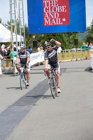 BRAINIACS - Finish Line –2013 RIDE TO CONQUER CANCER –BCCF – Ron Sombilon Photography-13
