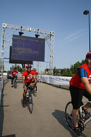 FINISH LINE – VOLUNTEERS-FAMILY-CREW  –ALBERTA RTCC 2013–  Sombilon Photography-91