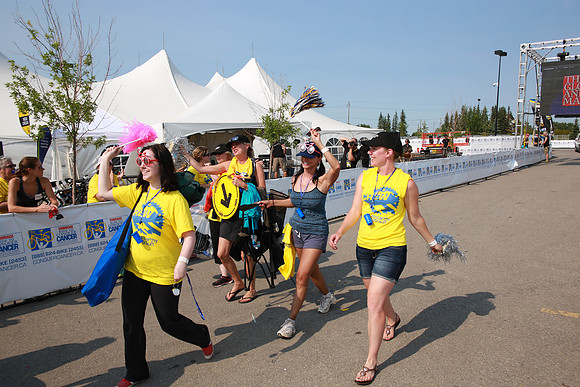 FINISH LINE – VOLUNTEERS-FAMILY-CREW  –ALBERTA RTCC 2013–  Sombilon Photography-81