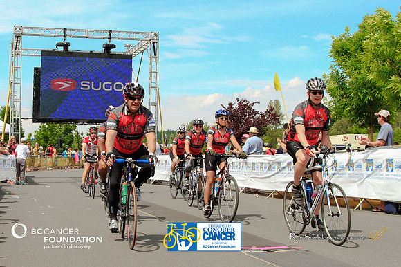 The Motley Crew -finish line –2013 RIDE TO CONQUER CANCER –BC CANCER FOUNDATION – Ron Sombilon Photography_-15-WEB