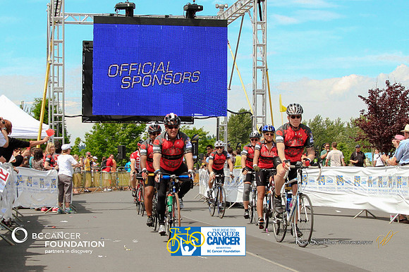 The Motley Crew -finish line –2013 RIDE TO CONQUER CANCER –BC CANCER FOUNDATION – Ron Sombilon Photography_-12-