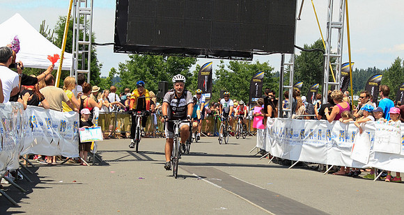 BRAINIACS - Finish Line –2013 RIDE TO CONQUER CANCER –BCCF – Ron Sombilon Photography-91