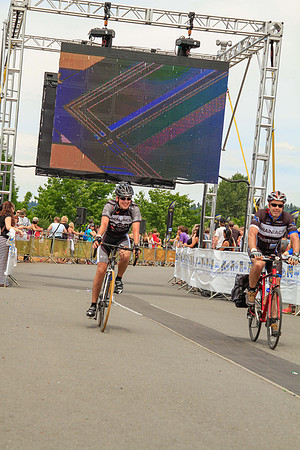 BRAINIACS - Finish Line –2013 RIDE TO CONQUER CANCER –BCCF – Ron Sombilon Photography-77