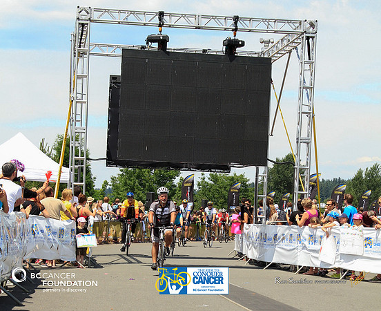 BRAINIACS - Finish Line –2013 RIDE TO CONQUER CANCER –BCCF – Ron Sombilon Photography-90-