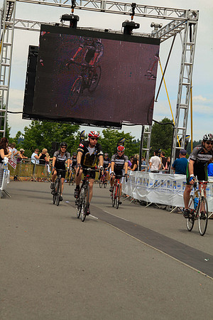 BRAINIACS - Finish Line –2013 RIDE TO CONQUER CANCER –BCCF – Ron Sombilon Photography-70