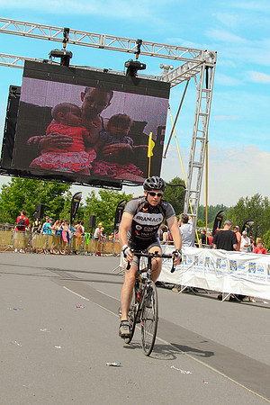 BRAINIACS - Finish Line –2013 RIDE TO CONQUER CANCER –BCCF – Ron Sombilon Photography-92