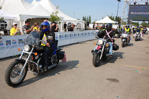 FINISH LINE – VOLUNTEERS-FAMILY-CREW  –ALBERTA RTCC 2013–  Sombilon Photography-42