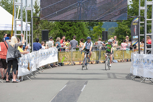 FINISH LINE - 2013 RTCC – Ron Sombilon Photography Team-402