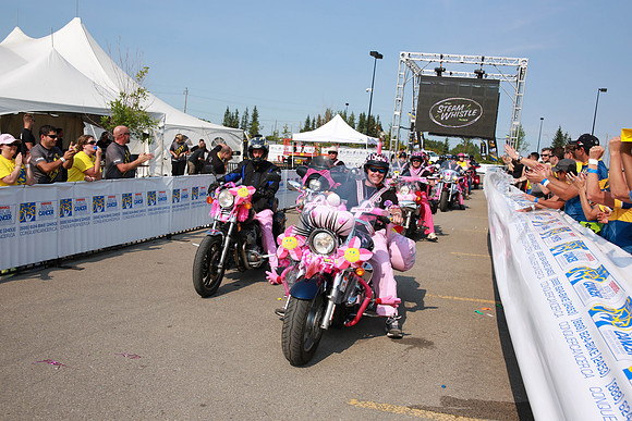 FINISH LINE – VOLUNTEERS-FAMILY-CREW  –ALBERTA RTCC 2013–  Sombilon Photography-14