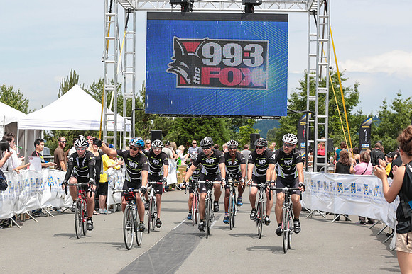FINISH LINE - 2013 RTCC – Ron Sombilon Photography Team-421